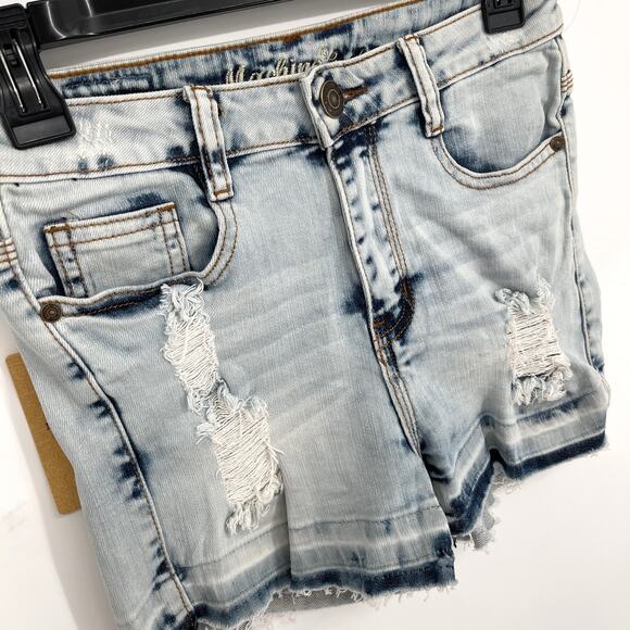Machine NEW Women's Distressed Shorts Frayed Hem Light Denim Wash Size M/28 Blue - Picture 2 of 9